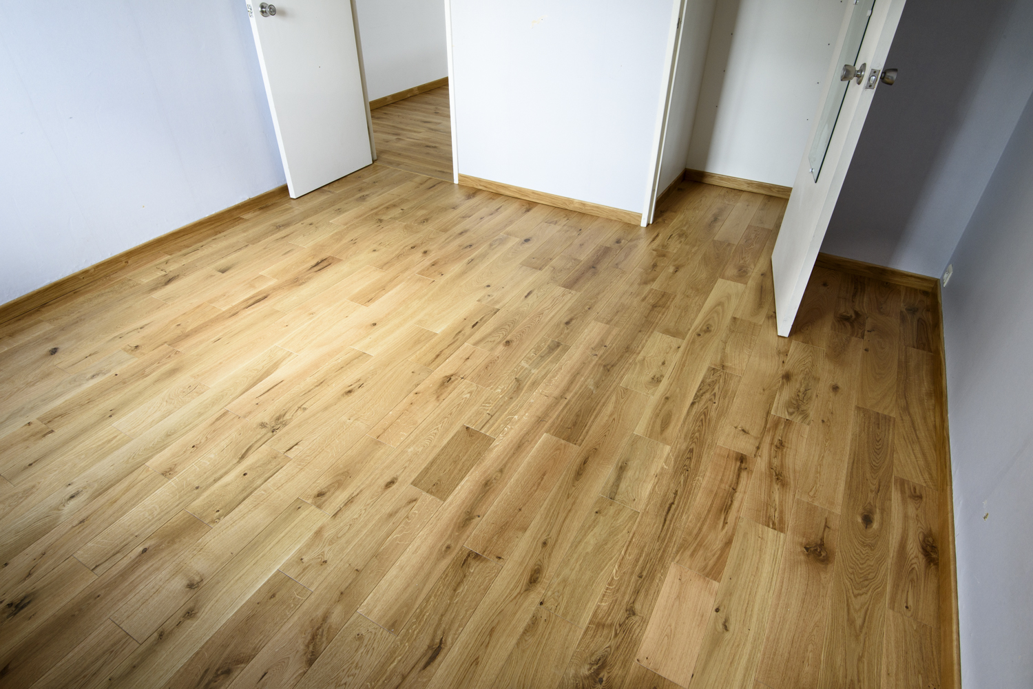 Pose d’un parquet collé en chêne massif — free download